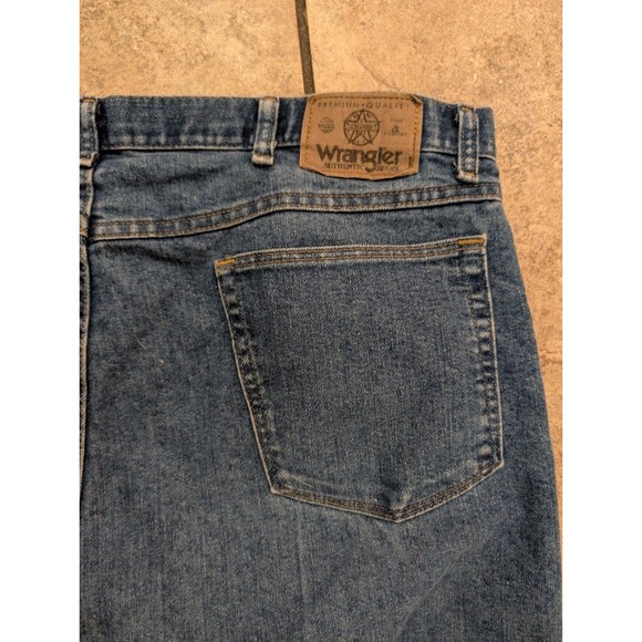 Wrangler Authentic Jeans Men’s 40x29 Relaxed Fit Blue Denim Classic Straight Zip - Picture 4 of 11